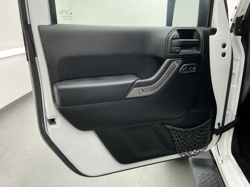 Used 2013 Jeep Wrangler Unlimited Sport image 15