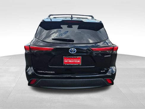 Used 2023 Toyota Highlander XLE AWD/4WD image 10