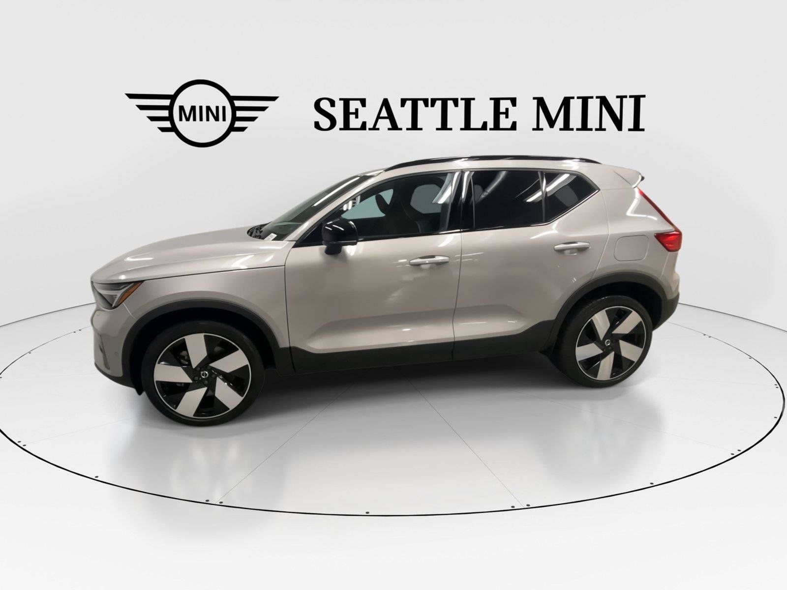 Used 2023 Volvo XC40 Recharge Ultimate w/ Protection Package Premier AWD/4WD image 6