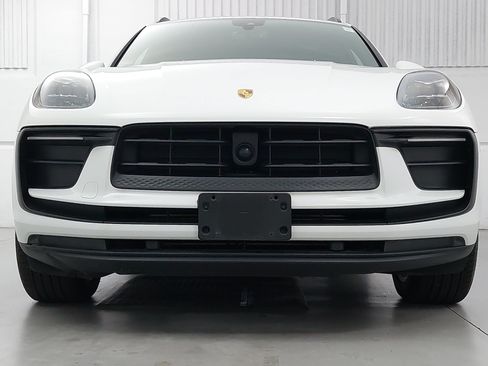 Certified 2023 Porsche Macan AWD/4WD image 10