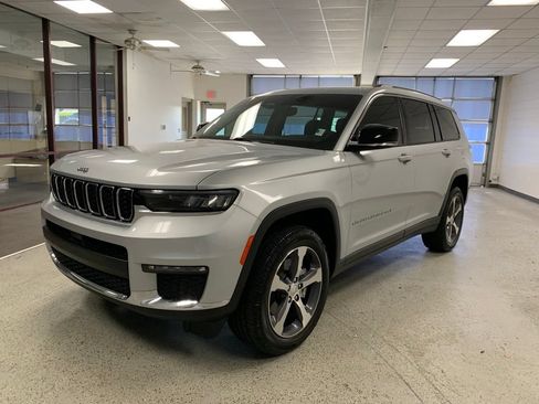 Used 2023 Jeep Grand Cherokee L Limited AWD/4WD image 3
