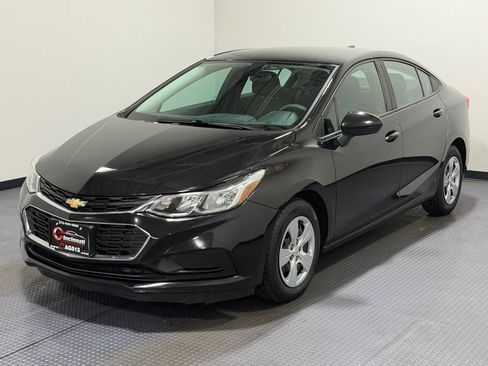 Used 2017 Chevrolet Cruze LS FWD image 1