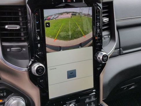 Used 2022 RAM 1500 Laramie AWD/4WD image 13