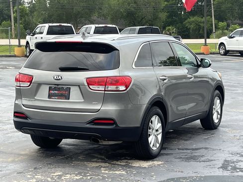 Used 2017 Kia Sorento FWD w/ LX Convenience Package image 9
