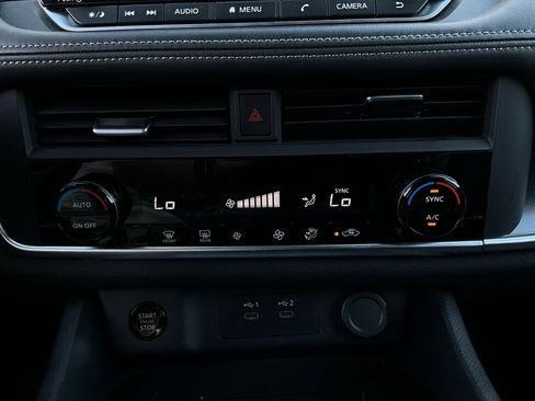 Used 2025 Nissan Rogue SV image 28