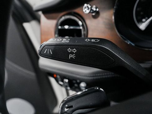 Used 2023 Bentley Bentayga Extended Wheelbase image 23