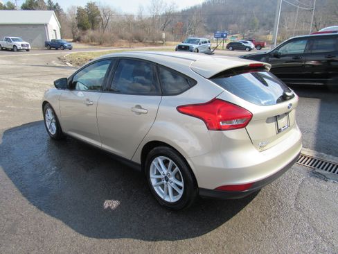 Used 2018 Ford Focus SE w/ Cold Weather Package FWD image 8