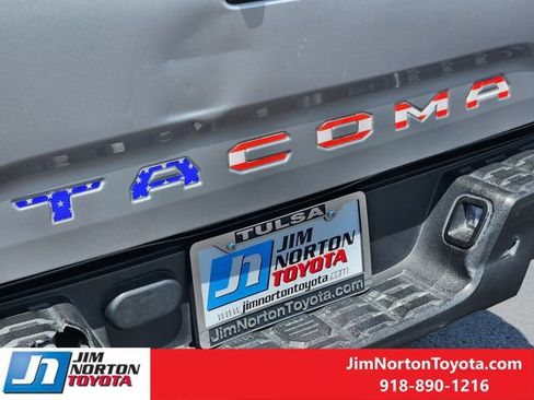 Used 2020 Toyota Tacoma SR w/ SR Convenience Package RWD image 12