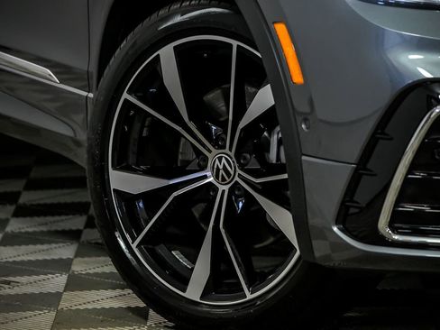 Certified 2024 Volkswagen Tiguan SEL R-Line image 3