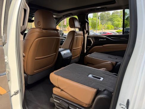 Used 2023 Cadillac Escalade ESV Premium Luxury AWD/4WD image 31