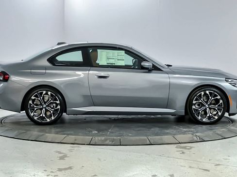 Used 2025 BMW 230i Coupe w/ Convenience Package image 8