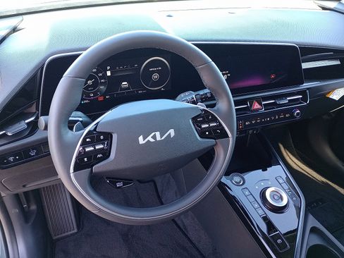 New 2025 Kia Niro Wind image 9