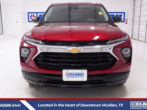 Used 2024 Chevrolet TrailBlazer LS w/ LS Convenience Package FWD image 2