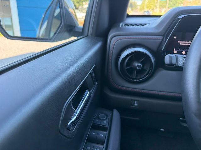 Used 2024 Chevrolet Colorado Z71 w/ Z71 Convenience Package 2 AWD/4WD image 13