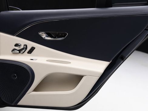 Used 2021 Bentley Flying Spur W12 image 62