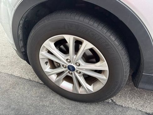 Used 2019 Ford Escape SE FWD image 5