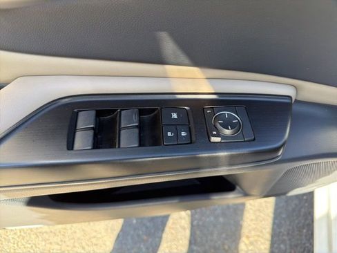 Used 2019 Lexus ES 350 Luxury w/ Premium Package image 32