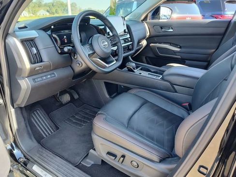 Used 2025 Nissan Pathfinder Platinum w/ Cargo Package image 2