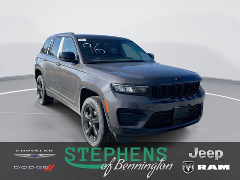 New 2025 Jeep Grand Cherokee Altitude image 1