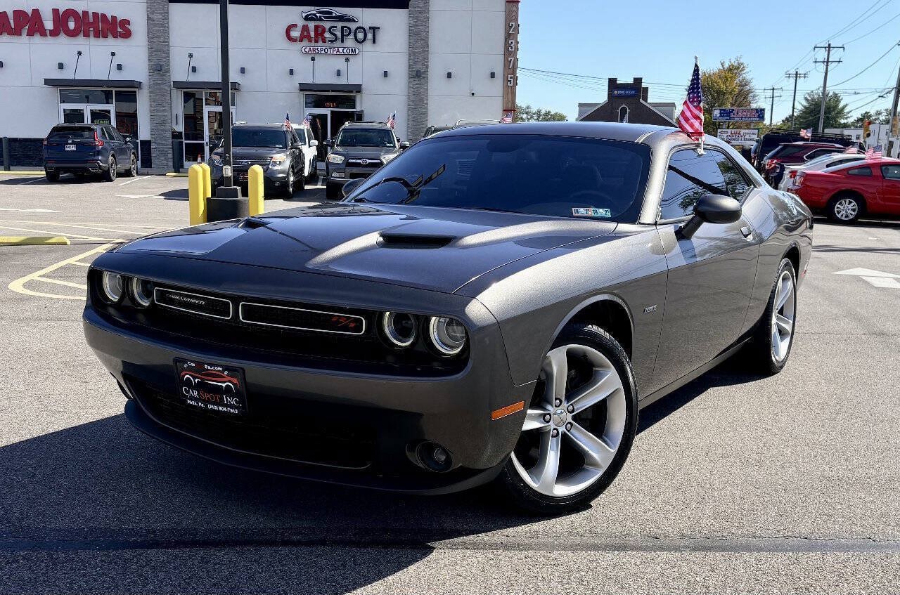 Used 2016 Dodge Challenger R/T RWD image 1