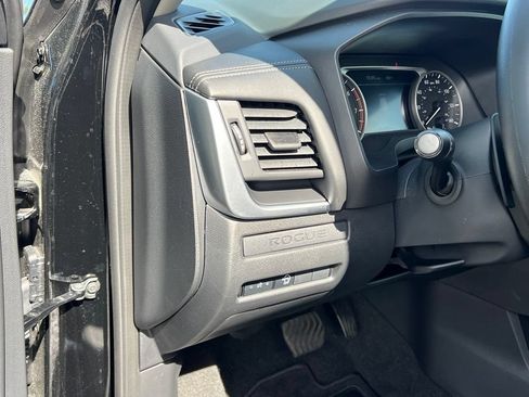 Used 2025 Nissan Rogue S AWD/4WD image 15