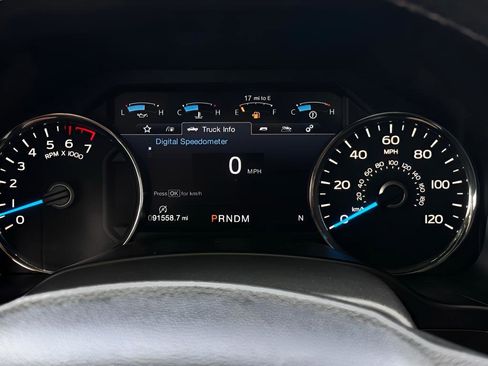 Used 2017 Ford F150 Platinum w/ Equipment Group 701A Luxury AWD/4WD image 16