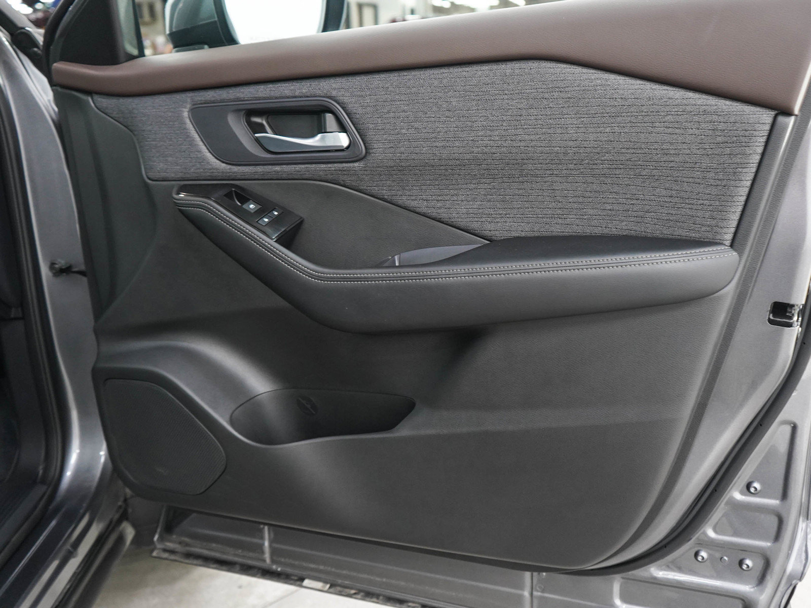 Used 2023 Nissan Rogue SV AWD/4WD image 11
