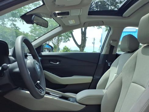 Used 2025 Honda Accord SE image 10