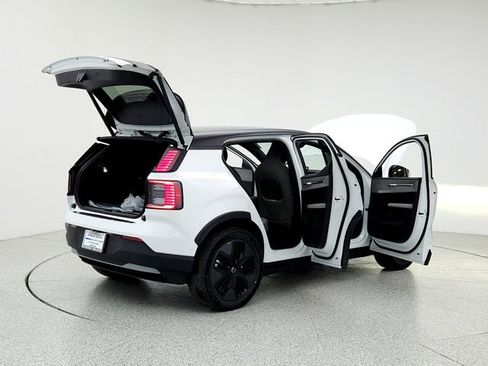New 2026 Volvo EX30 Cross Country Ultra image 11