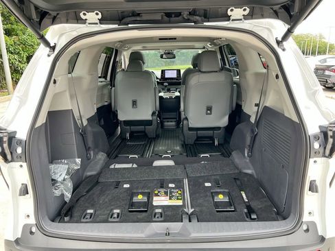 Used 2024 Toyota Sienna XLE FWD image 22