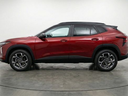 Used 2025 Chevrolet Trax LT image 5