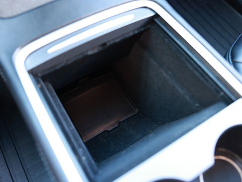 Used 2024 Tesla Model Y Performance image 49