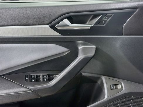 Used 2025 Volkswagen Jetta SE FWD image 15