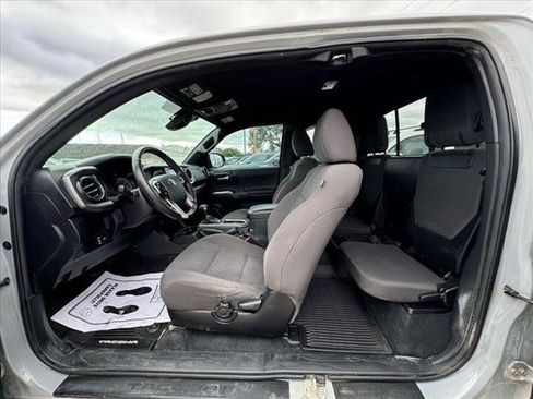 Used 2018 Toyota Tacoma TRD Off-Road AWD/4WD image 11