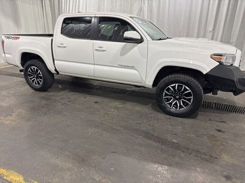 Used 2021 Toyota Tacoma TRD Sport image 2
