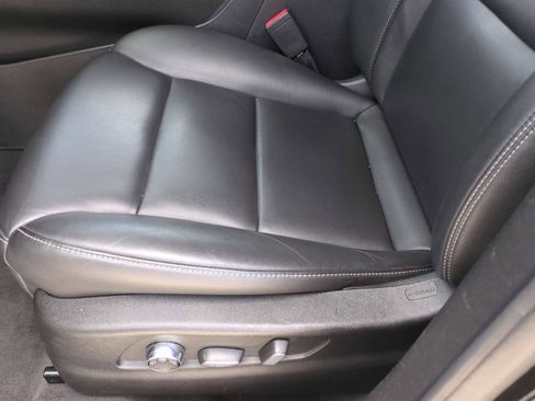 Used 2024 Cadillac XT4 Premium Luxury FWD image 18