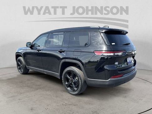 Used 2023 Jeep Grand Cherokee L Laredo image 3
