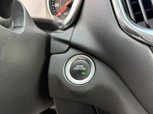 Used 2023 Chevrolet Equinox LT image 39