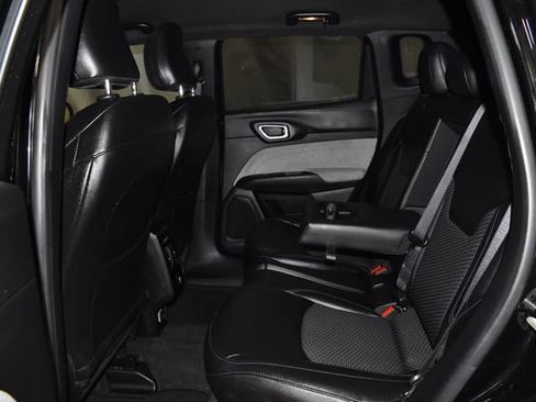 Used 2024 Jeep Compass Latitude image 28