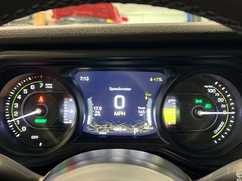 Used 2025 Jeep Wrangler Willys image 29