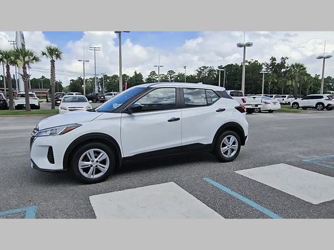 Used 2025 Nissan Kicks Play S FWD image 23