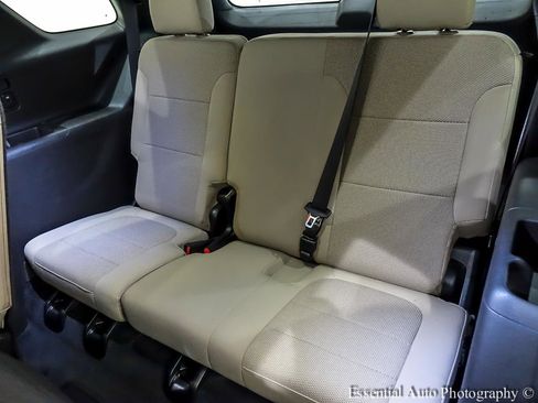Used 2022 Chevrolet Traverse LS image 17