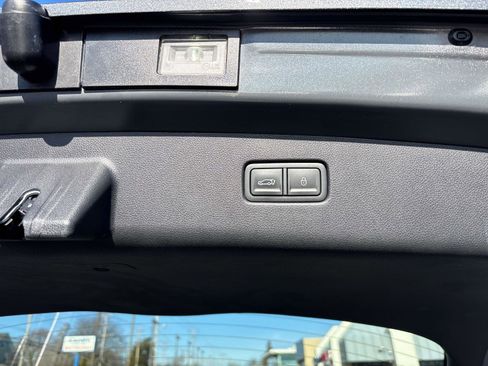 Used 2023 Genesis GV70 2.5T w/ Select Package image 12