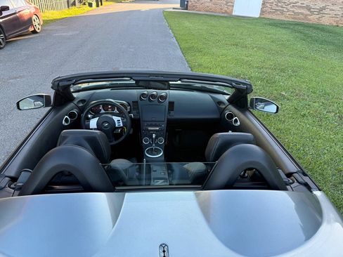 Used 2004 Nissan 350Z Touring RWD image 20