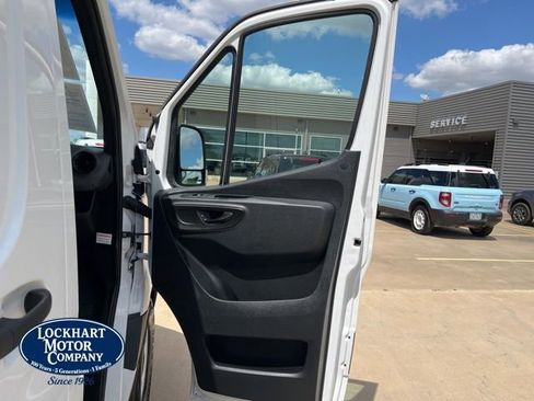 Used 2019 Freightliner Sprinter 170 RWD image 17