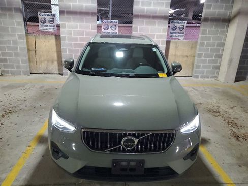 Used 2023 Volvo XC40 B5 Plus w/ Protection Package Premier AWD/4WD image 10
