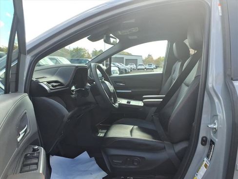 Used 2023 Toyota Sienna XSE image 9