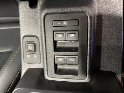 Used 2025 Ford Bronco Badlands image 8