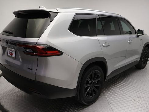 Used 2025 Toyota Grand Highlander XLE FWD image 8