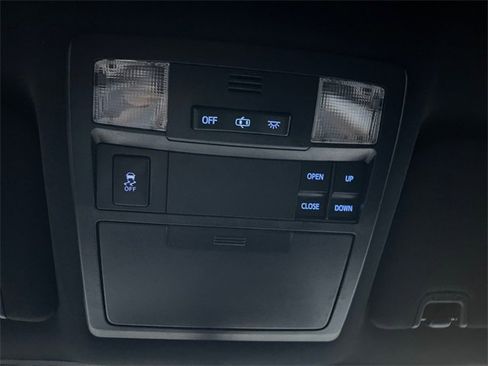 Used 2017 Toyota Tacoma TRD Sport image 18